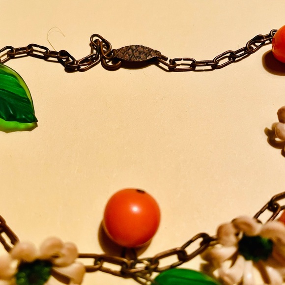 Vintage brass? Leaf and flower necklace. Stunning and simple. - Picture 3 of 8